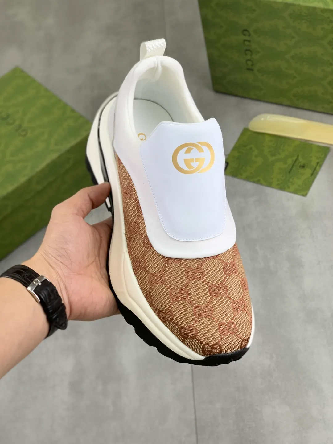 Men's Men's Shoes P440 💰[New Style] 🆘 The latest model from Gucci's official website🎁Classic casual and fashionable men's shoes👟Hot style💥The style is simple and elegant, exclusive for trendy men. Unique official website latest brand elements👑Gucci original decoration, fashionable and generous, the fabric is made of original soft calfskin➕Comfortable soft sheepskin lining ✅The official website specifies wear-resistant foam outsole_full of elasticity, classic model taken in real life🎬Color: 2️⃣colors optional😍Number: 38-44